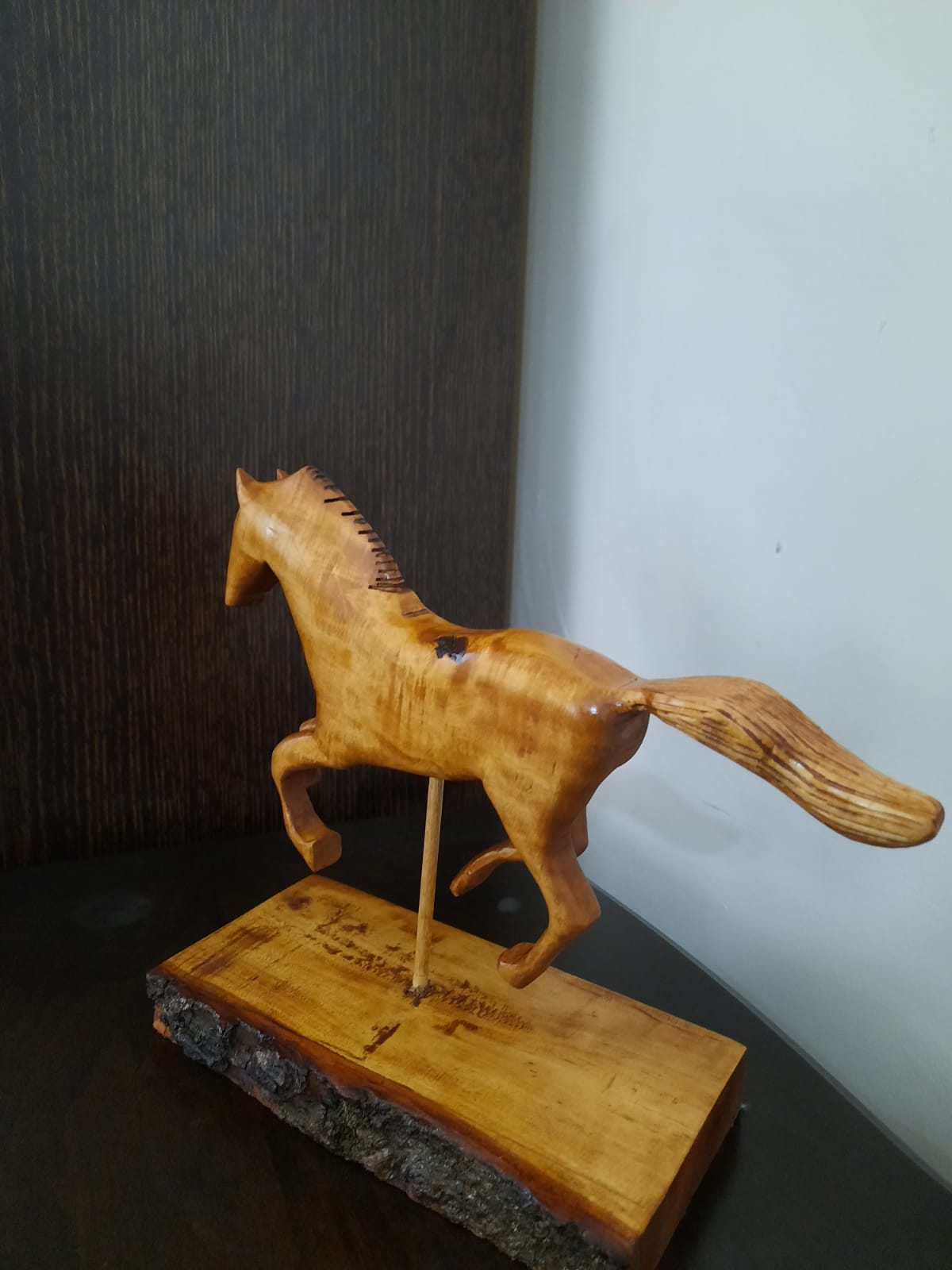 MASA ÜSTÜ EL OYMASI AT BİBLO HEYKEL